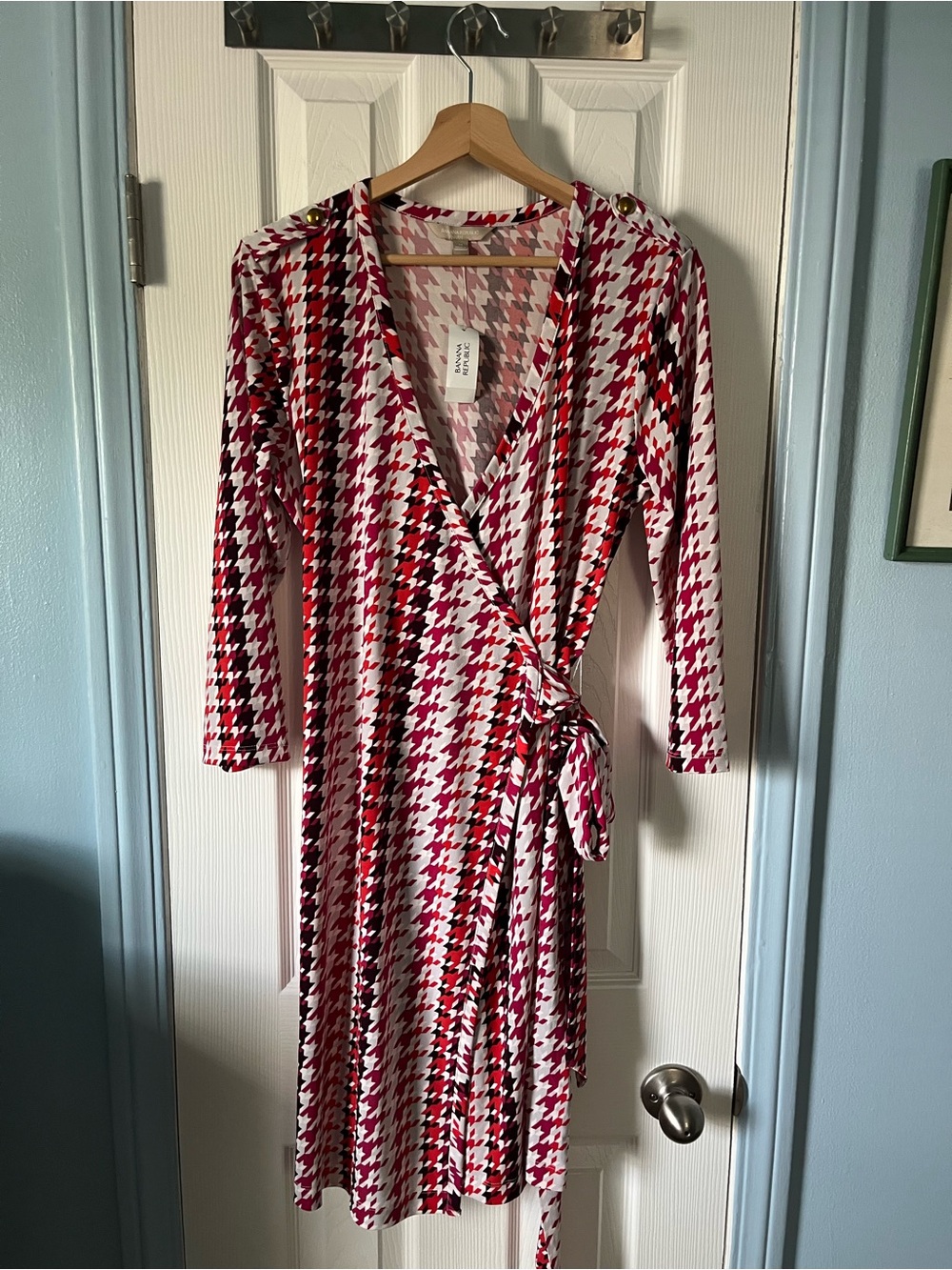 Banana Republic Pink & Red Houndstooth Wrap dress NWT